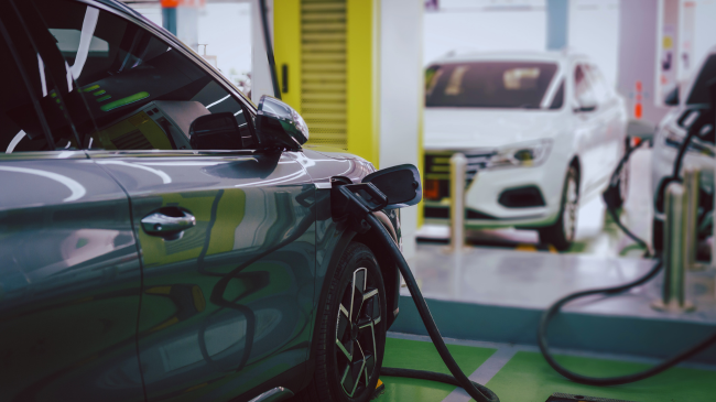 Rritet përdorimi i automjeteve elektrike në Shqipëri
