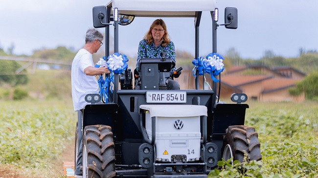 Volkswagen prodhoi një traktor elektrik