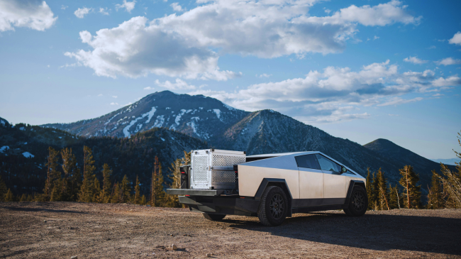 Musk planifikon të dërgojë Cybertruck dhe robotë në Mars