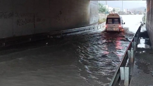 Reshje të dendura shiu: Probleme në autostradën Milot-Qafë Kashar, bllokohet nënkalimi në Fushë Mamurras