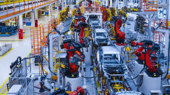 Industria evropiane e automjeteve në krizë: Mbyllje fabrikash dhe largime nga puna