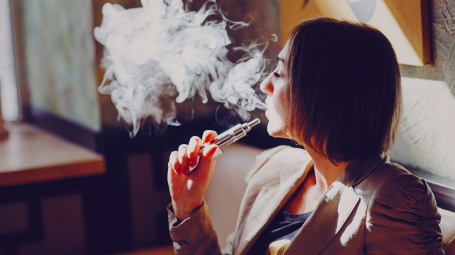 Ky shtet bëhet i pari në Evropë që ndalon shitjen e cigareve elektronike njëpërdorimshme