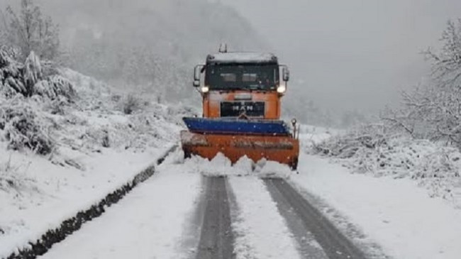 Bora zbardh Shqipërinë – një përditësim mbi trafikun dhe gjendjen e rrugëve