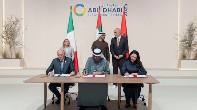Nënshkruhet marrëveshja, Shqipëria, Emiratet Arabe dhe Italia aleancë strategjike për energjinë e rinovueshme