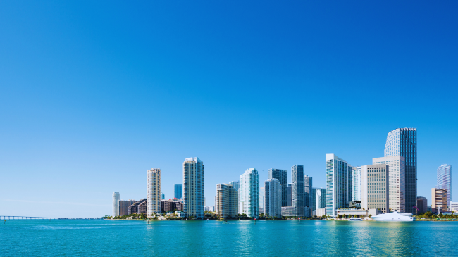 Dhjetëra apartamente dhe hotele luksoze në Florida po fundosen, mes tyre edhe kulla e Donald Trump