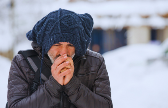 Një ushtrim 'magjik' prej 30 sekondash do t'i mbajë duart tuaja të ngrohta në dimër