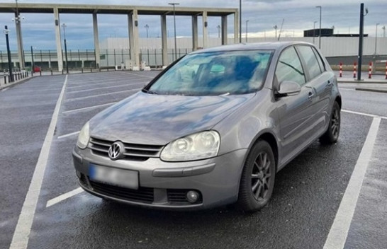 Pronari i këtij Golfi duhet të paguajë 200 mijë euro parkim!