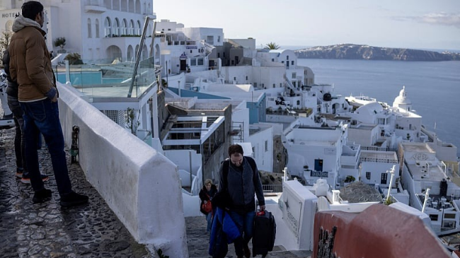 Mijëra u evakuuan nga Santorini pas qindra tërmeteve