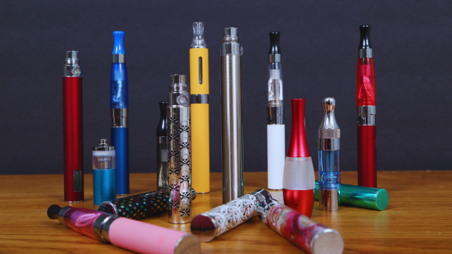 Ky shtet ndalon cigaret elektronike njëpërdorimëshe