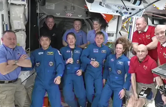 Ekuipazhi i SpaceX mbërrin në Stacionin Ndërkombëtar të Hapësirës për të shpëtuar astronautët e bllokuar të NASA-s