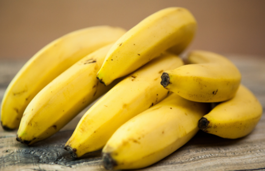 A e dinit se bananet kalojnë nëpër shtatë faza të pjekurisë? Ja çfarë domethënie ka secila nuancë