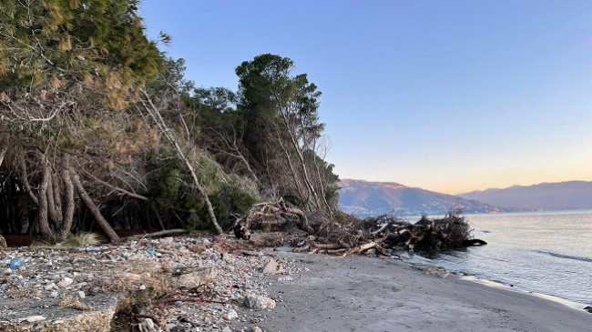 Turizmi në rritje dhe ndryshimet klimatike kërcënojnë bregdetin e Shqipërisë