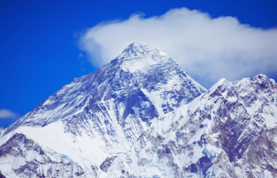 Alpinisti nepalez vendos rekord të ri, ngjitet për herë të 31-të në Everest