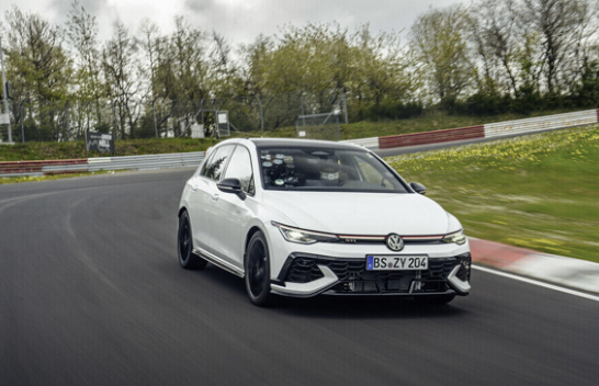 Po vjen Golf GTI Edition 50