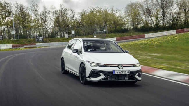 Po vjen Golf GTI Edition 50