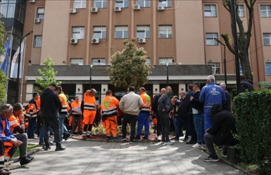 Përfundon greva e punëtorëve të “Pastrimit”, Komuna e Prishtinës arrin marrëveshje
