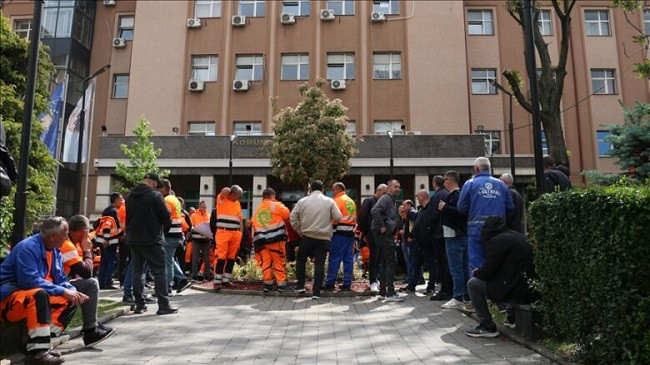 Përfundon greva e punëtorëve të “Pastrimit”, Komuna e Prishtinës arrin marrëveshje