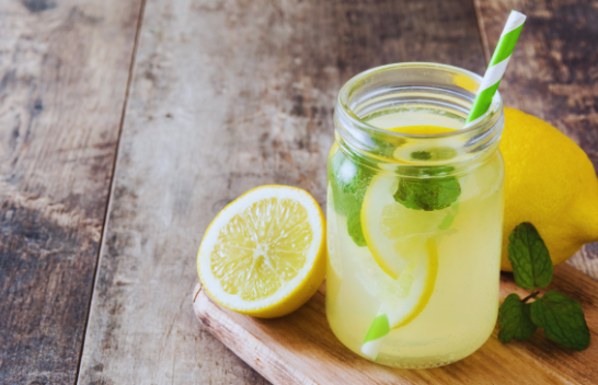 Pije e re verore: Përgatitni limonadën më të shijshme me proteina në një mënyrë të lehtë