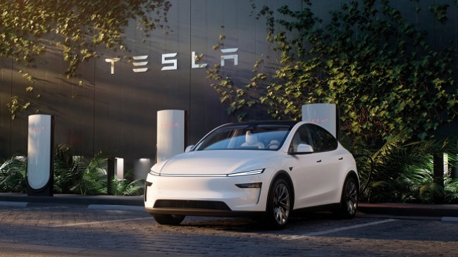 Shitjet e Tesla-s vazhdojnë të bien