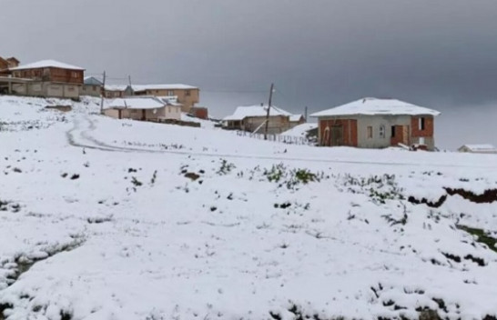 Moti çmendet në Turqi: Borë në kulmin e nxehtësisë