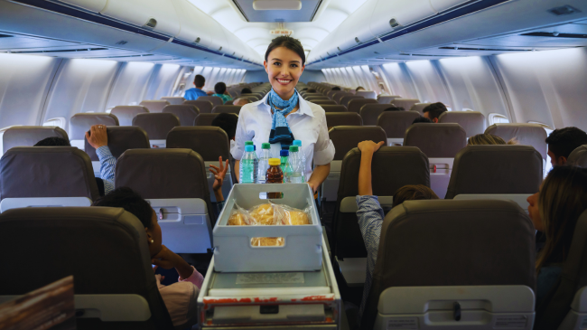 Pse ushqimi ka shije të ndryshme dhe të çuditshme kur udhëtoni me aeroplan?