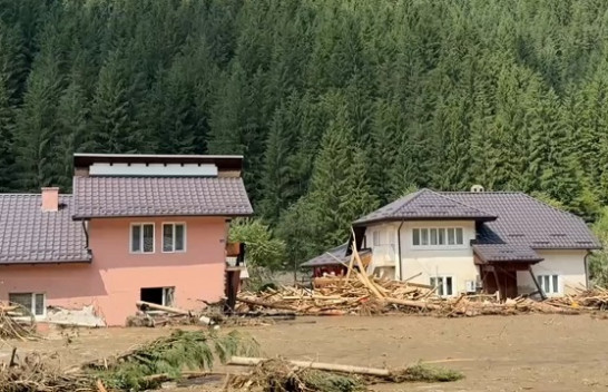 Tragjedi nga moti ekstrem – Përmbytjet marrin jetë njerëzish në këtë vend