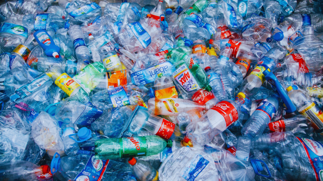 Bisedimet globale për traktatin e plastikës ngecin ndërsa afrohet afati