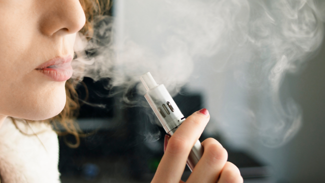 Cigaret elektronike dhe shëndeti oral: Rreziku i fshehur për dhëmbët dhe mishrat