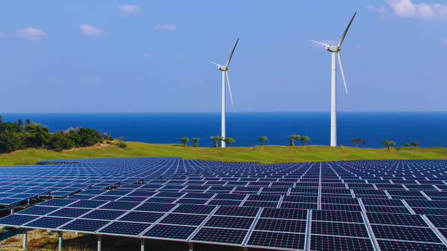 Energjia diellore kryeson, ndërsa burimet e rinovueshme arrijnë 54% të gjenerimit të energjisë në BE