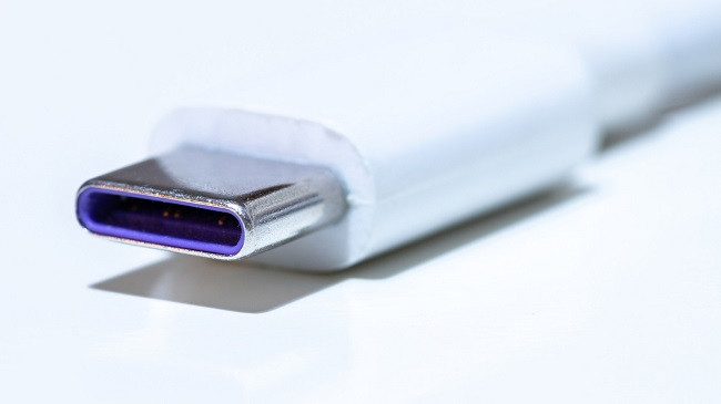 Çfarë do të thotë kur një portë USB është vjollcë?