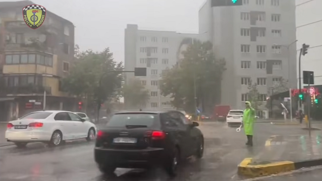 Reshje të dendura shiu këtë javë, Ministria e Mbrojtjes njofton për qarqet më të rrezikuara