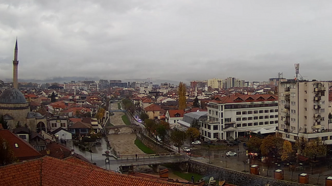 Reshje të dendura shiu në Prizren, të gjitha ekipet komunale në gatishmëri