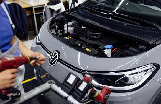 Prodhimi i automjeteve elektrike po bëhet më i lirë, Volkswagen ul kostot me 30 për qind