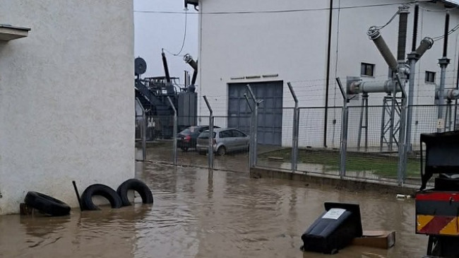 Rrezikohet nënstacioni në Drenas, ndërpritet furnizimi me energji elektrike