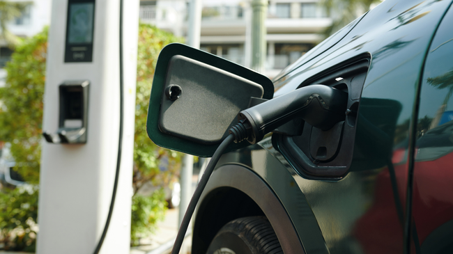 Ata janë një prodhues i madh i naftës, por banorët e tyre janë të dashuruar me automjetet elektrike