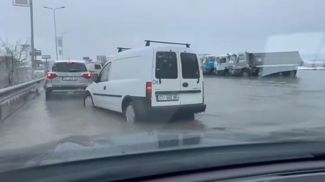 Vërshime dhe probleme në disa rrugë të Kosovës