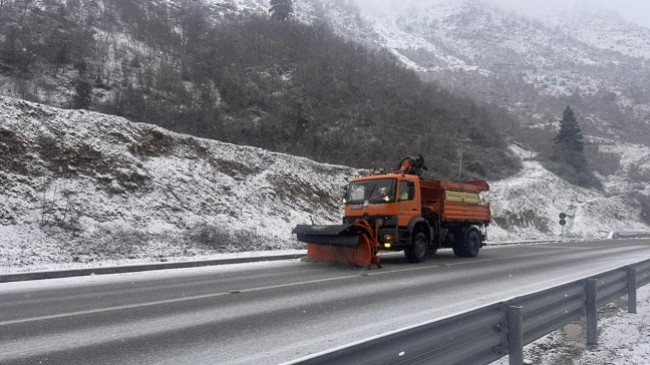Reshje shiu e borë, situata në terren nga Ministria e Infrastrukturës dhe Energjisë