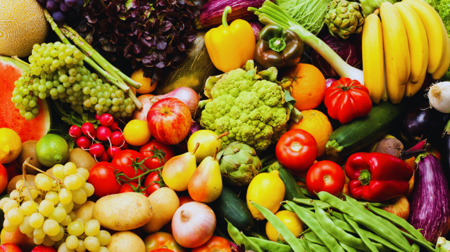 Lista e zezë e perimeve dhe frutave: Këto janë 12 më të ndoturat me pesticide