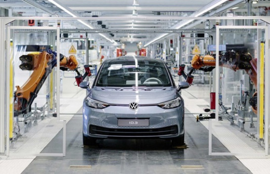 Dy milionë automjete elektrike të dorëzuara, moment historik për Volkswagen