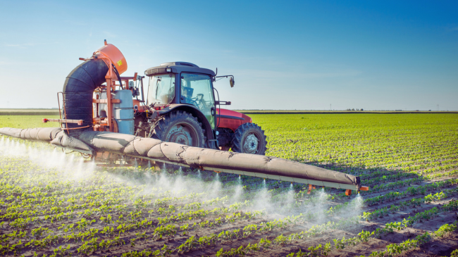 Ekspozimi ndaj pesticideve mund të rrisë rrezikun e sëmundjeve për 20 brezat e ardhshëm