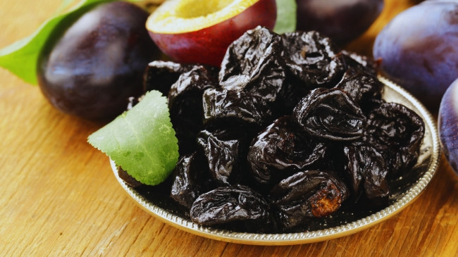 Gjashtë ushqime që lehtësojnë natyrshëm kapsllëkun, përfshijini në dietën tuaj