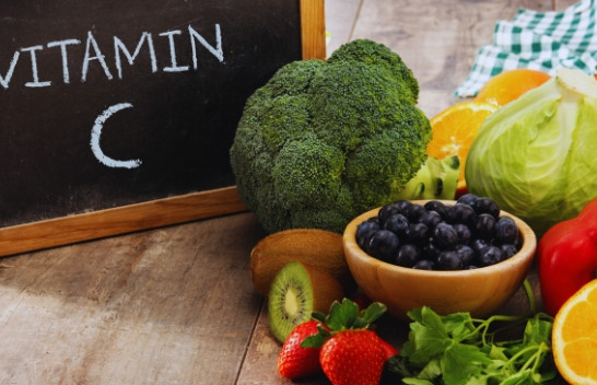 Vitamina C: Çfarë bën vërtet në trup dhe çfarë është thjesht një mit