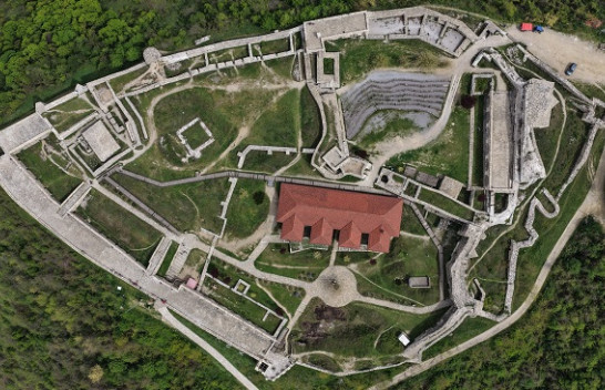 Mbyllen përkohësisht disa zona të Kalasë së Prizrenit, pezullohen aktivitetet