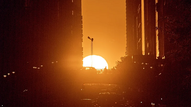 Çfarë është Manhattanhenge, një perëndim dielli i pazakontë që tërheq njujorkezët dhe turistët