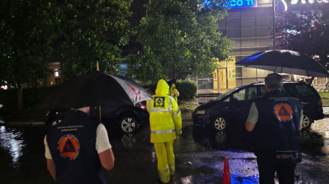 Shkodra përfshihet nga reshje të dendura shiu, emergjencat në terren, qytetarët këshillohen të tregojnë kujdes
