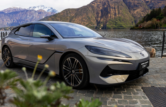 Denza Z9 GT: A janë evropianët të gatshëm të paguajnë më shumë se 100 mijë euro për parkim në stilin "gaforre"?
