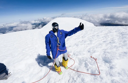 Roboti humanoid ngjitet në vullkan, planifikon të ngjitet në malin Everest