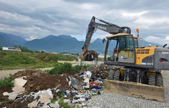 Largohen mbi 2,700 ton mbeturina, Pacolli: gjoba deri në 5 mijë euro për ndotjen e mjedisit