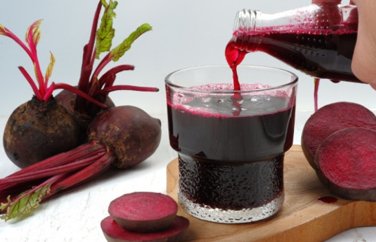 A keni tension të lartë të gjakut? Nutricionistët rekomandojnë ta filloni mëngjesin me këtë pije