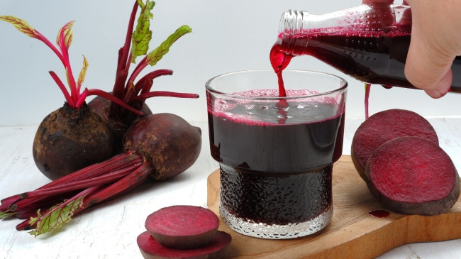 A keni tension të lartë të gjakut? Nutricionistët rekomandojnë ta filloni mëngjesin me këtë pije
